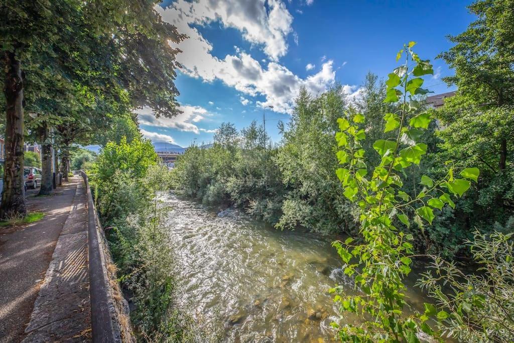 Appartement Au Bord De La Leysse A Chambery Luaran gambar
